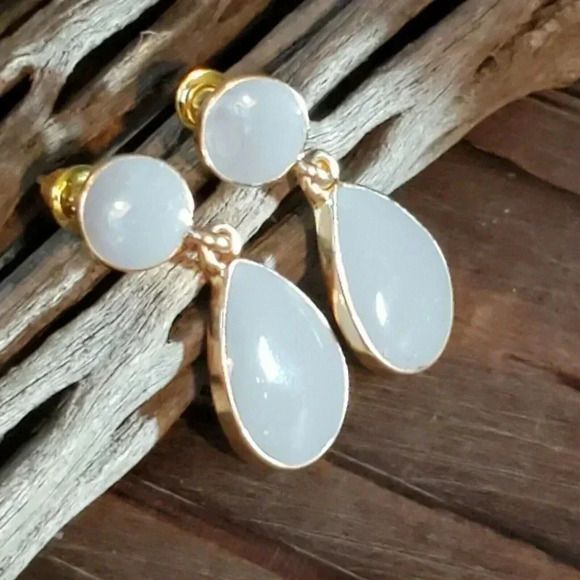 Mid Century Style Retro Cool Stormy Grey Gold Teardrop Enamel Earrings - Picture 1 of 7